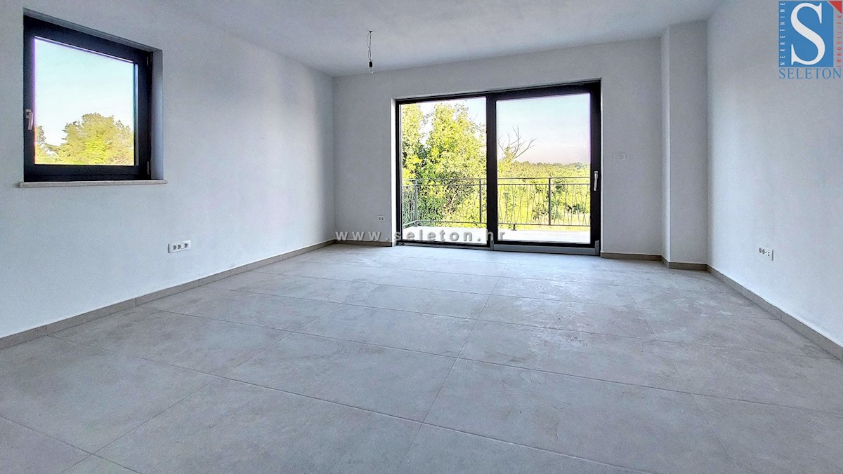New apartment in the vicinity of Poreč of 94 m2 with a large roof terrace of 84 m2