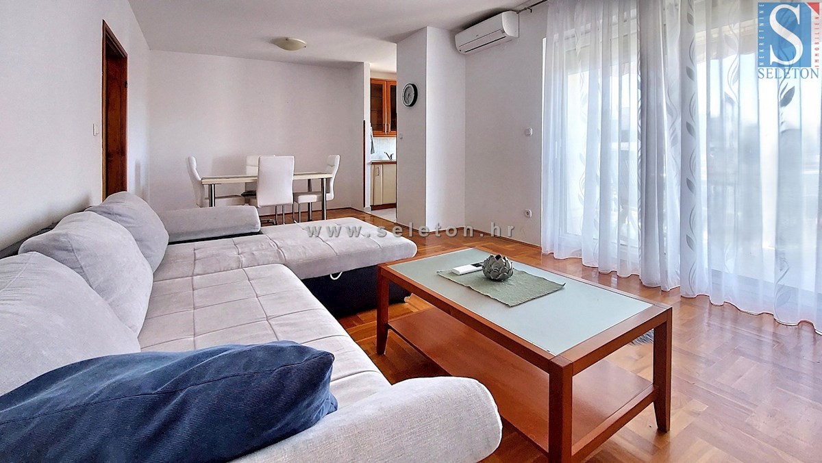 Poreč - namješteni stan površine 56 m2, samo 600 m od mora/plaže
