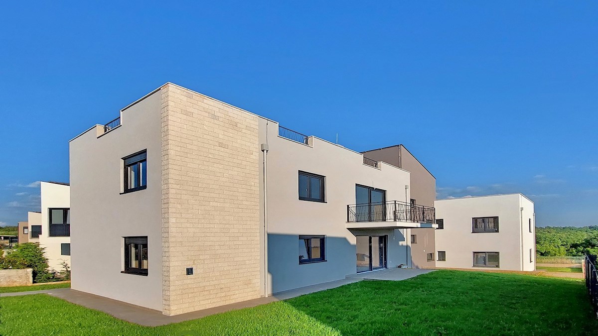 New apartment in the vicinity of Poreč of 94 m2 with a garden of 146 m2