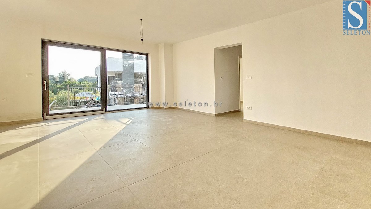 New apartment in the vicinity of Poreč of 94 m2 with a large roof terrace of 86 m2