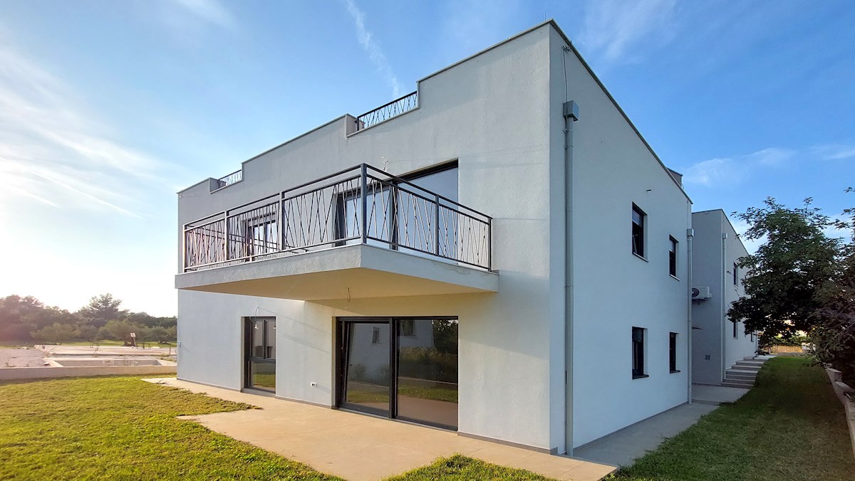 New apartment in the vicinity of Poreč of 94 m2 with a large roof terrace of 84 m2