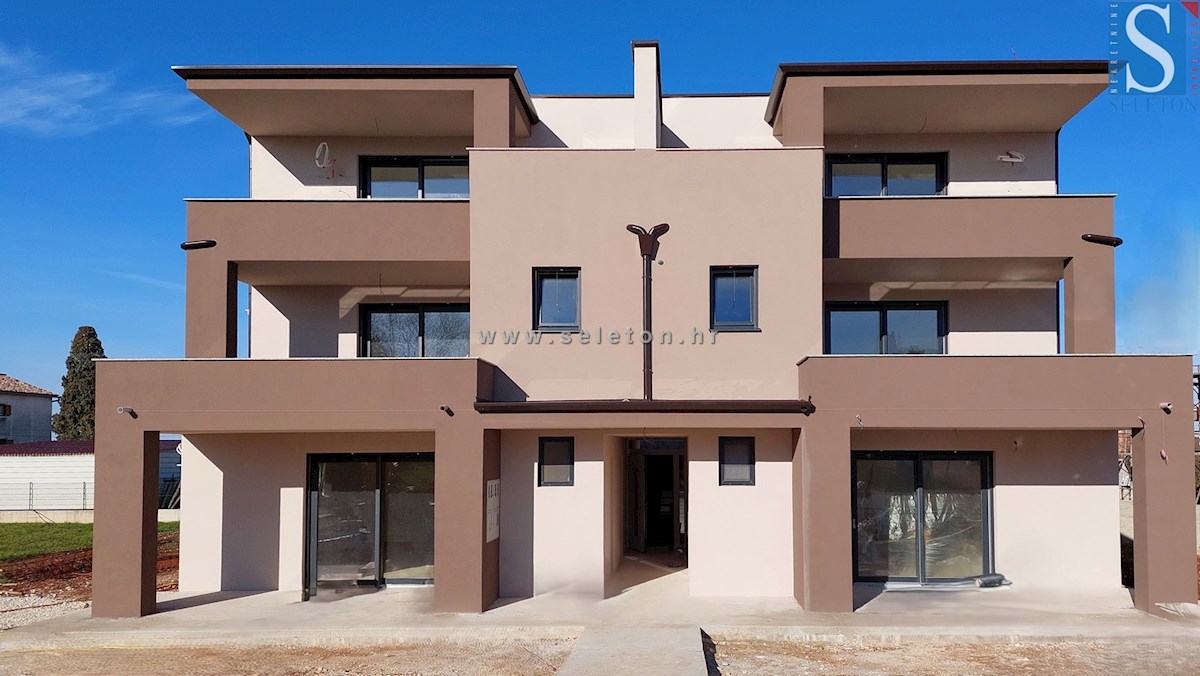 Two-story apartment of 122 m2 in the vicinity of Poreč with with a large terrace and sea view