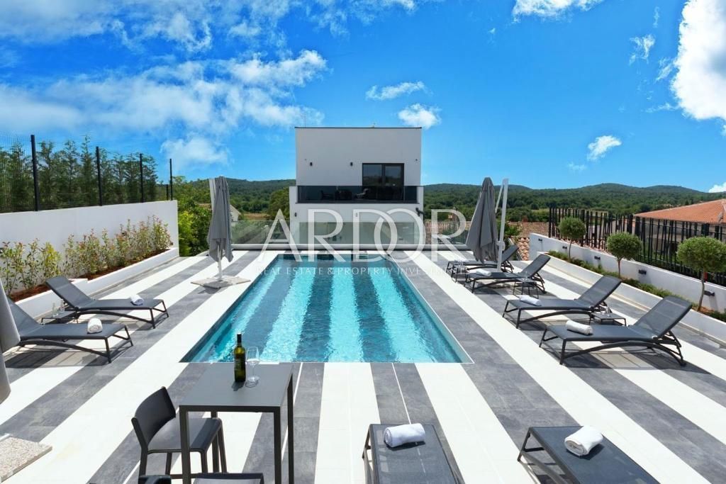 Poreč, moderna villa 203 m2