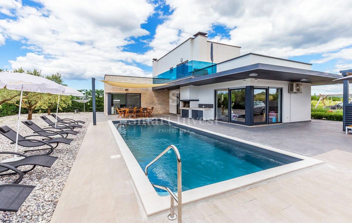 POREČ, VILA S BAZENOM, WELLNESSOM I POGLEDOM NA MORE