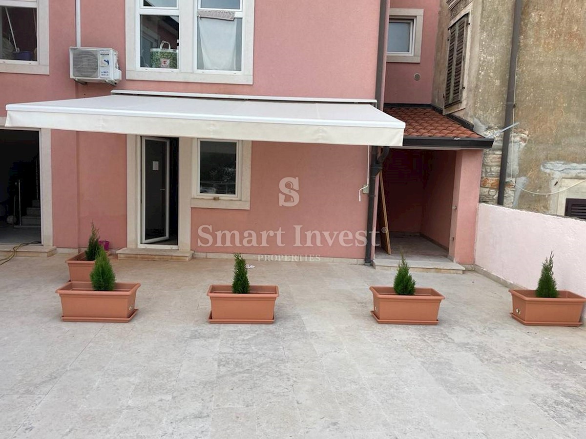 NOVIGRAD, garsonijera od 40 m2 na mirnoj lokaciji