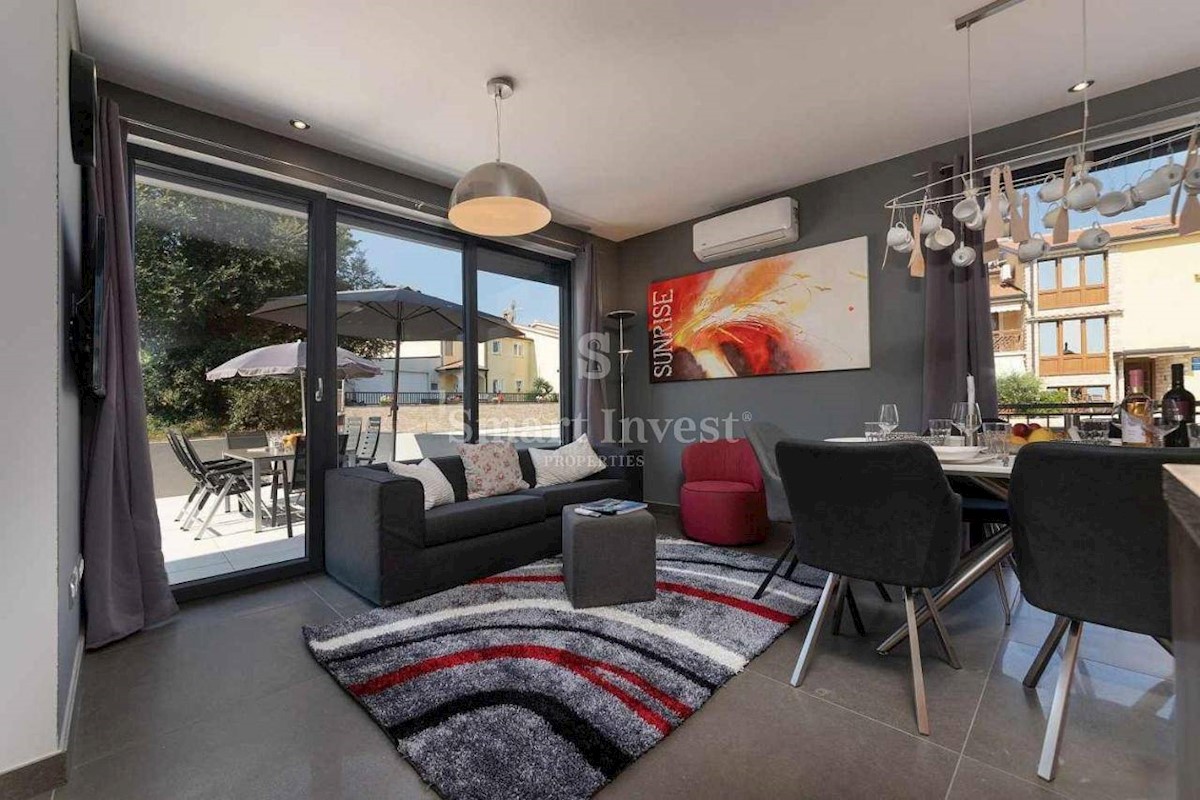 ISTRIEN - POREČ Nähe, MODERNE 3-EBENEN-WOHNUNG 250 M ZUM MEER