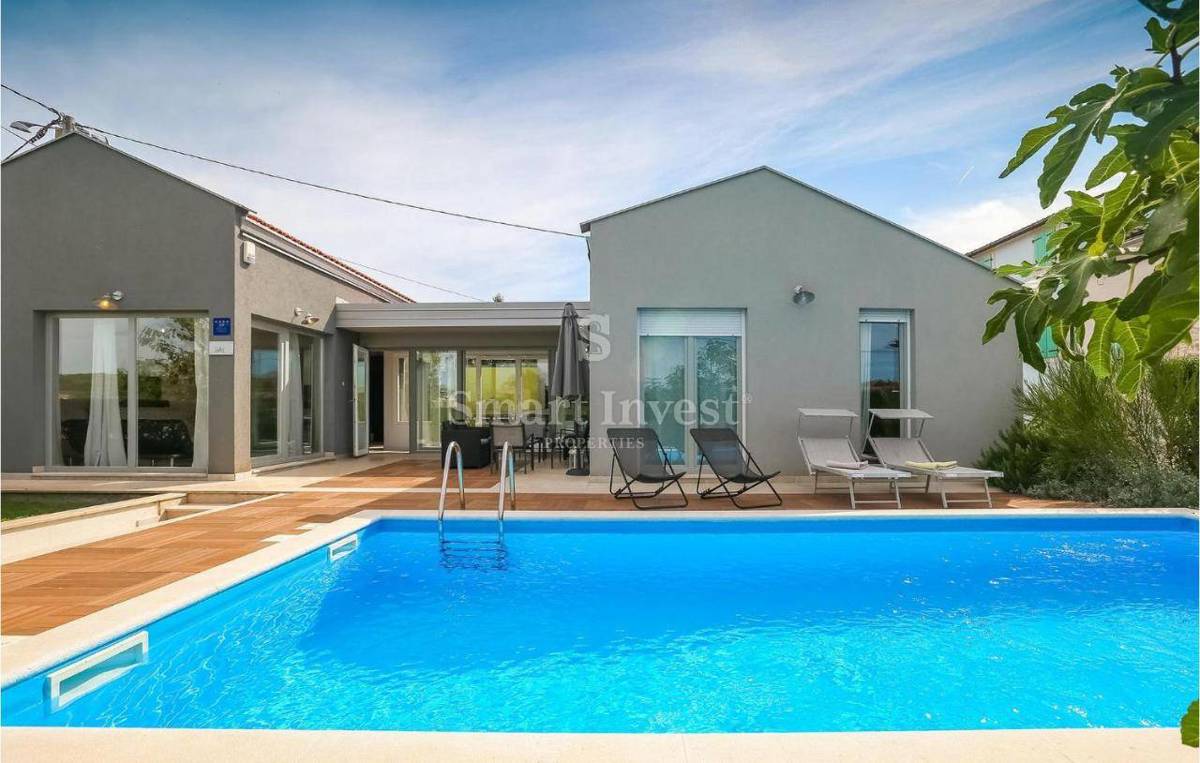 POREČ, prekrasna kuća s bazenom u prirodi 