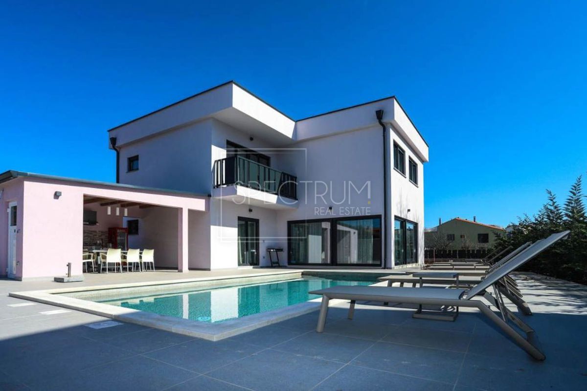 Poreč, moderna vila sa bazenom 800 m od mora!