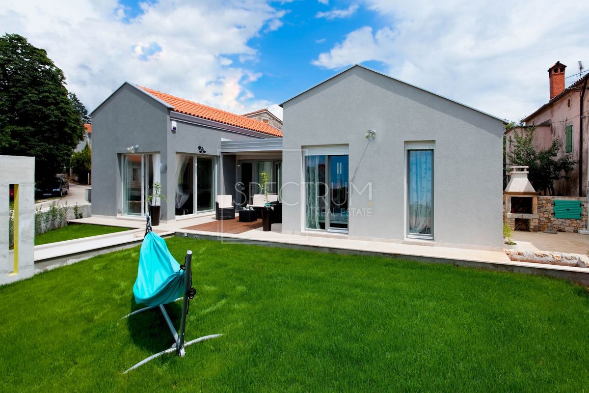 Poreč area, single-storey house with swimming pool
