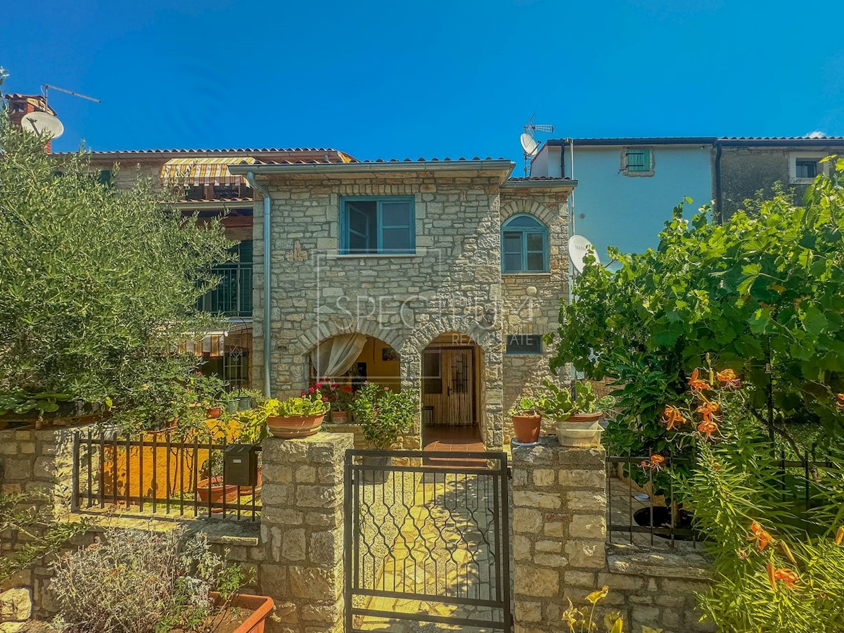 Okolica Poreča, kamnita hiša na mirni lokaciji