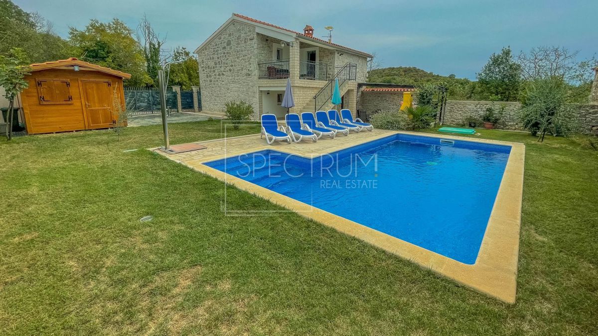 Poreč okolica, kamena kuća sa bazenom