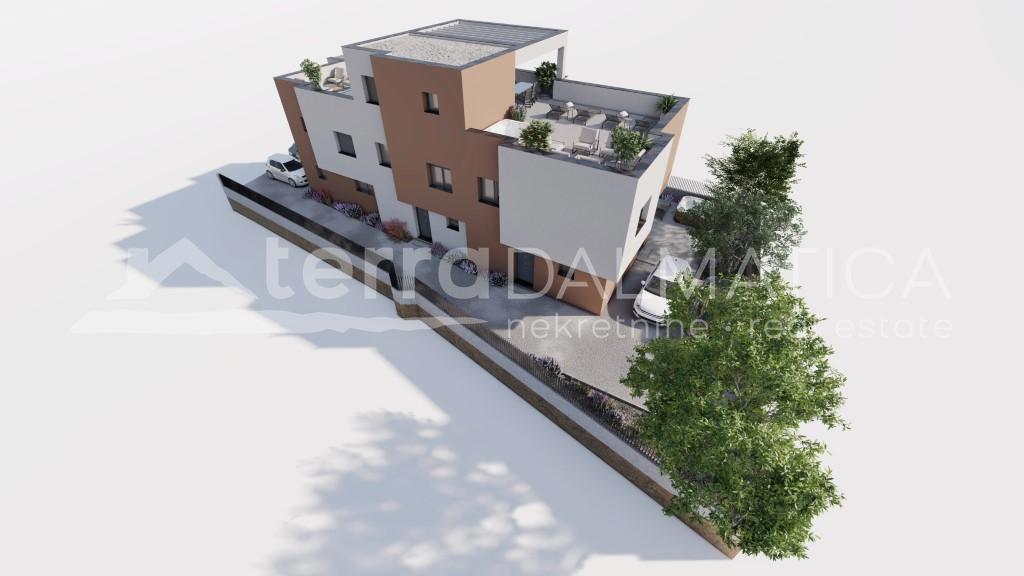Vodice,  dvoetažni apartman u neposrednoj blizini plaže