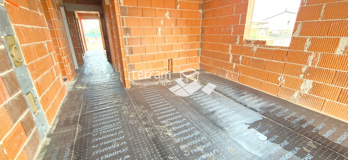 Istra, Pula, stan u prizemlju sa bazenom, 91m2, 2SS+DB, parking, vrt, NOVO!! #prodaja