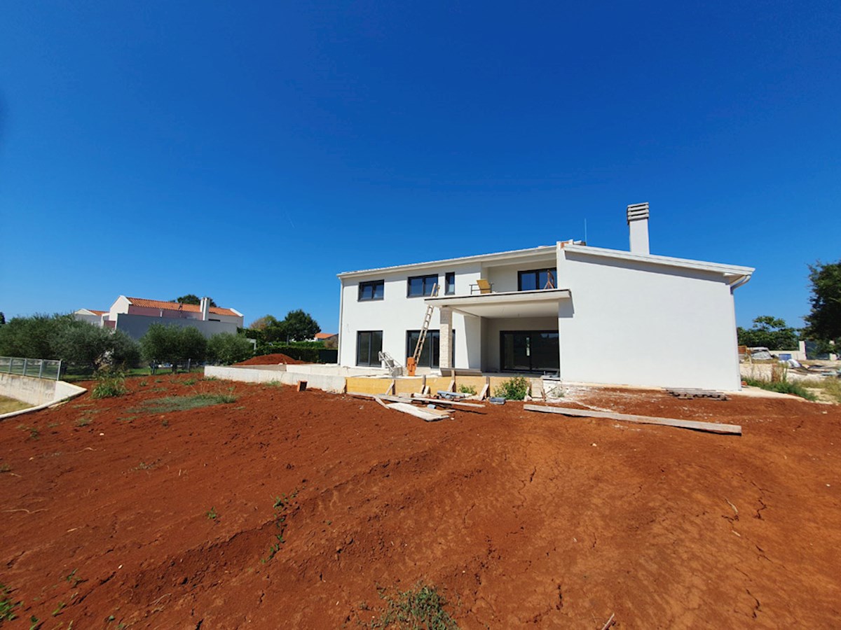 KOP-747, Nova villa 219 m2 , sa bazenom,  na mirnoj lokaciji, 7 km od Poreča