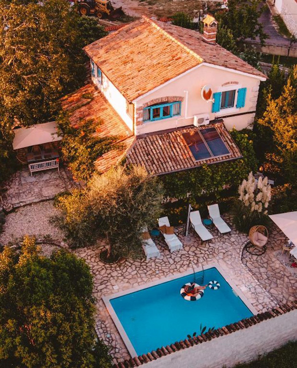 KOP-737, Mali raj u okolici Poreča, 11 km od grada i mora, samostojeća kuća sa bazenom na mirnoj lokaciji 