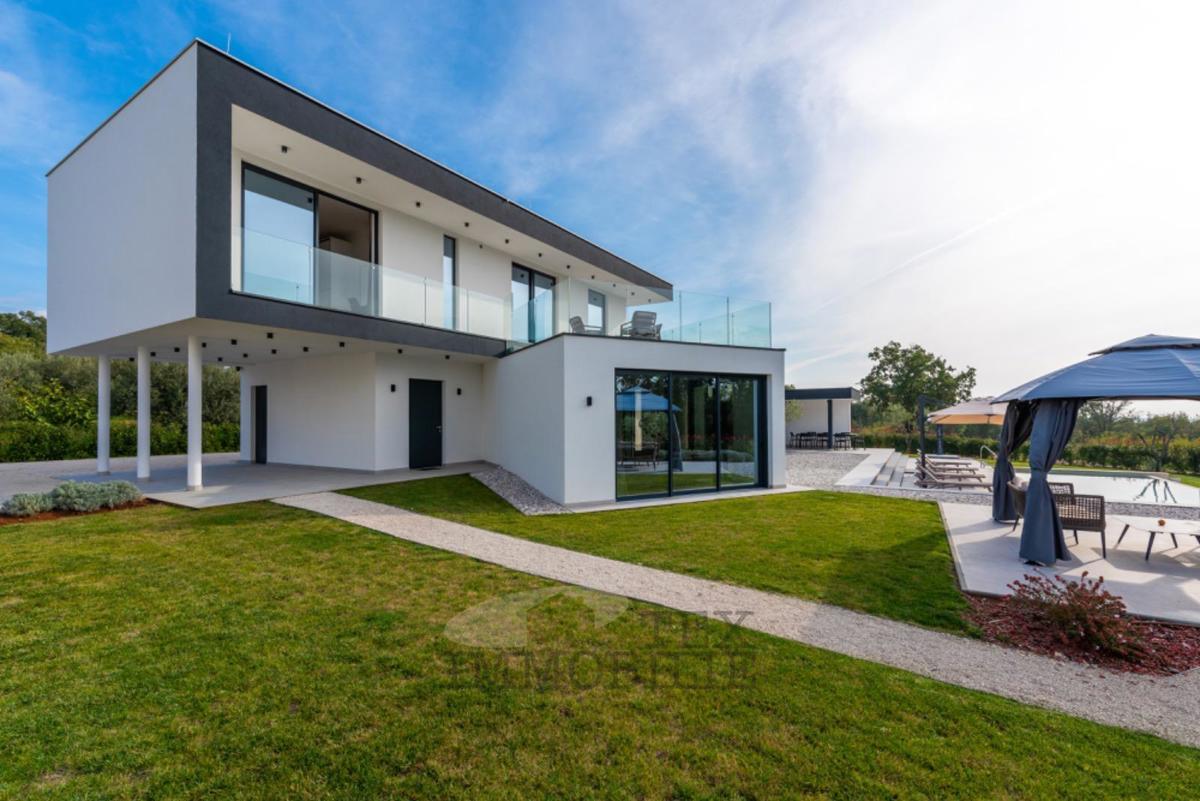 Porec - a unique and modern villa overlooking the sea 