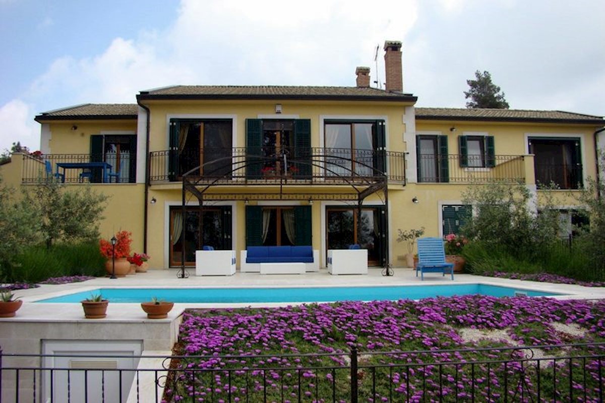 House with swimming pool and stunning view