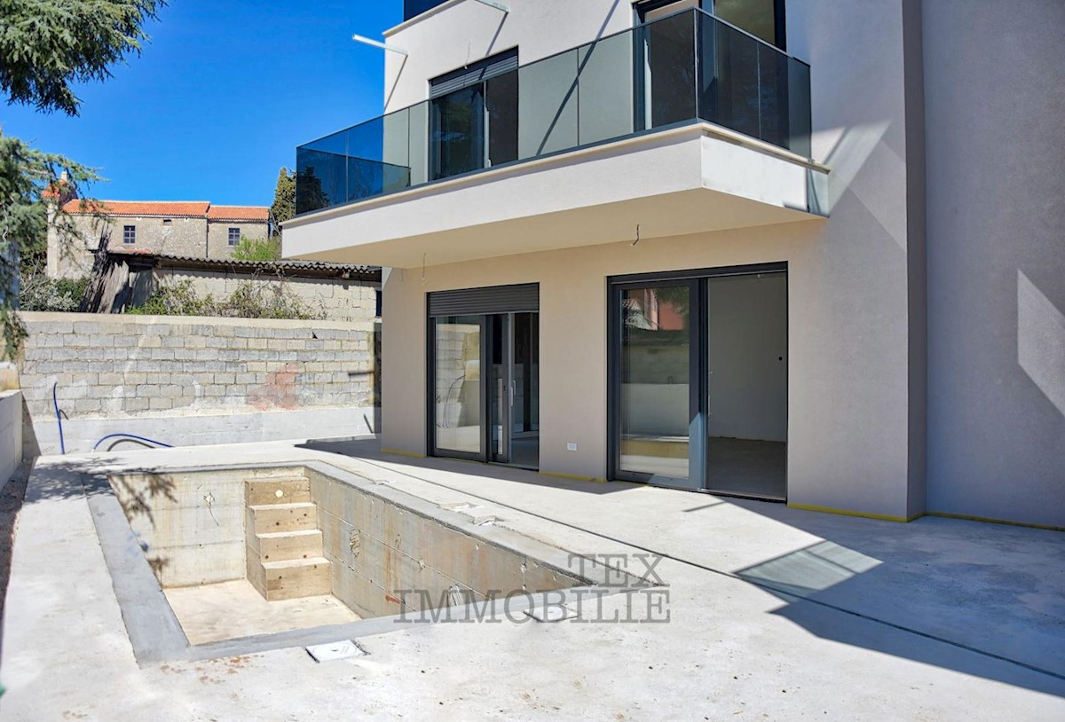 Apartment with pool and three sleeping rooms, 157.64 m2 