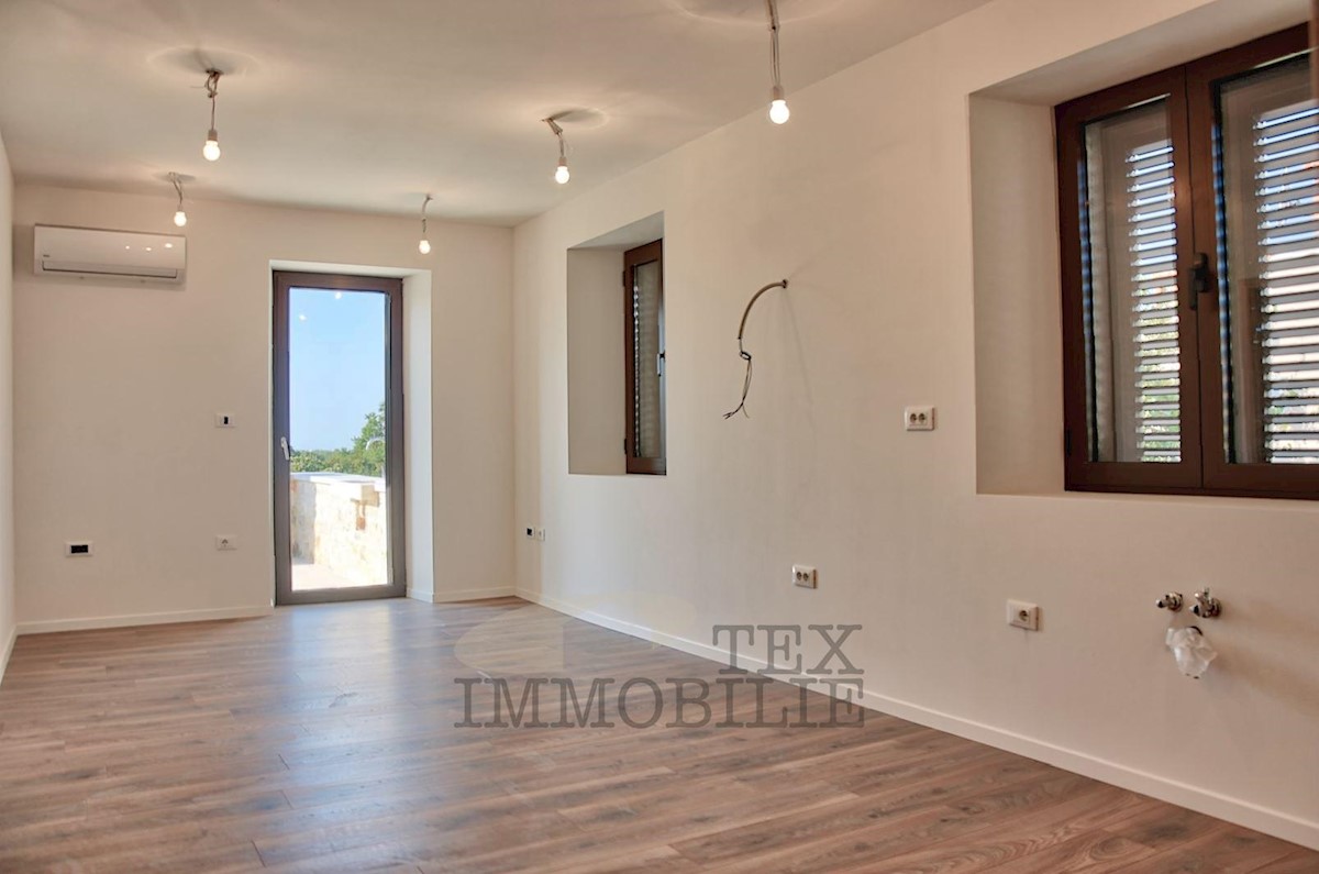 Stone terraced house with three bedrooms