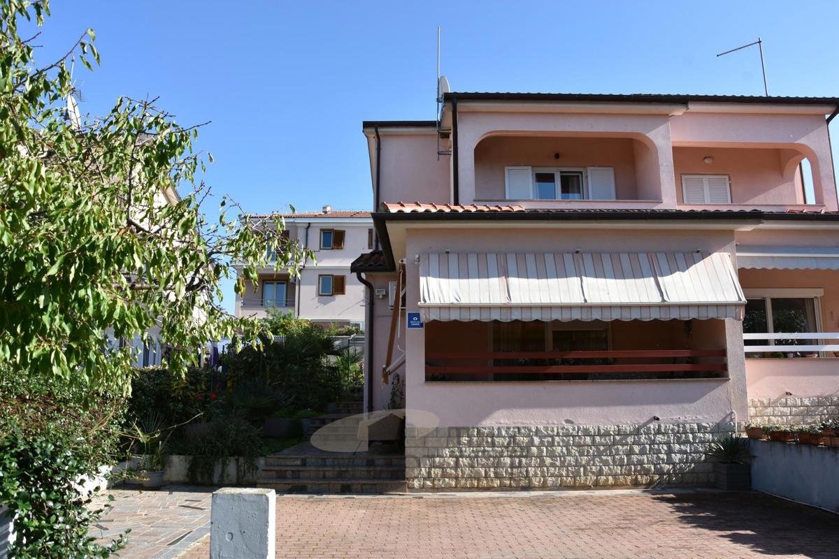 Poreč - beautiful semi-detached house with three bedrooms