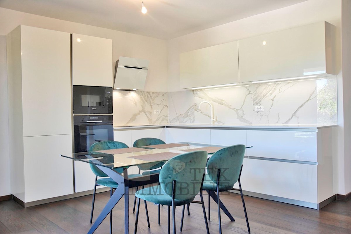 Luxury apartment with garage in Porec, 200m from the sea 