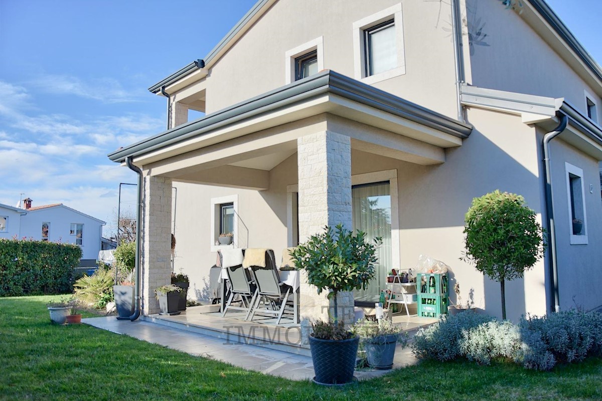 Charming semi-detached house in Porec , 158 m2