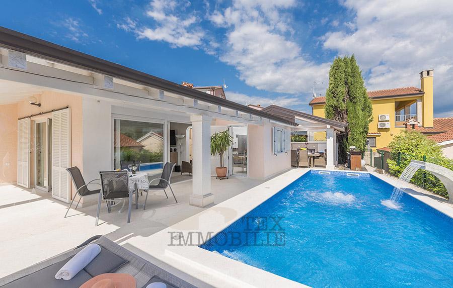 Predivna jednoetažna kuća sa bazenom u okolici Poreča