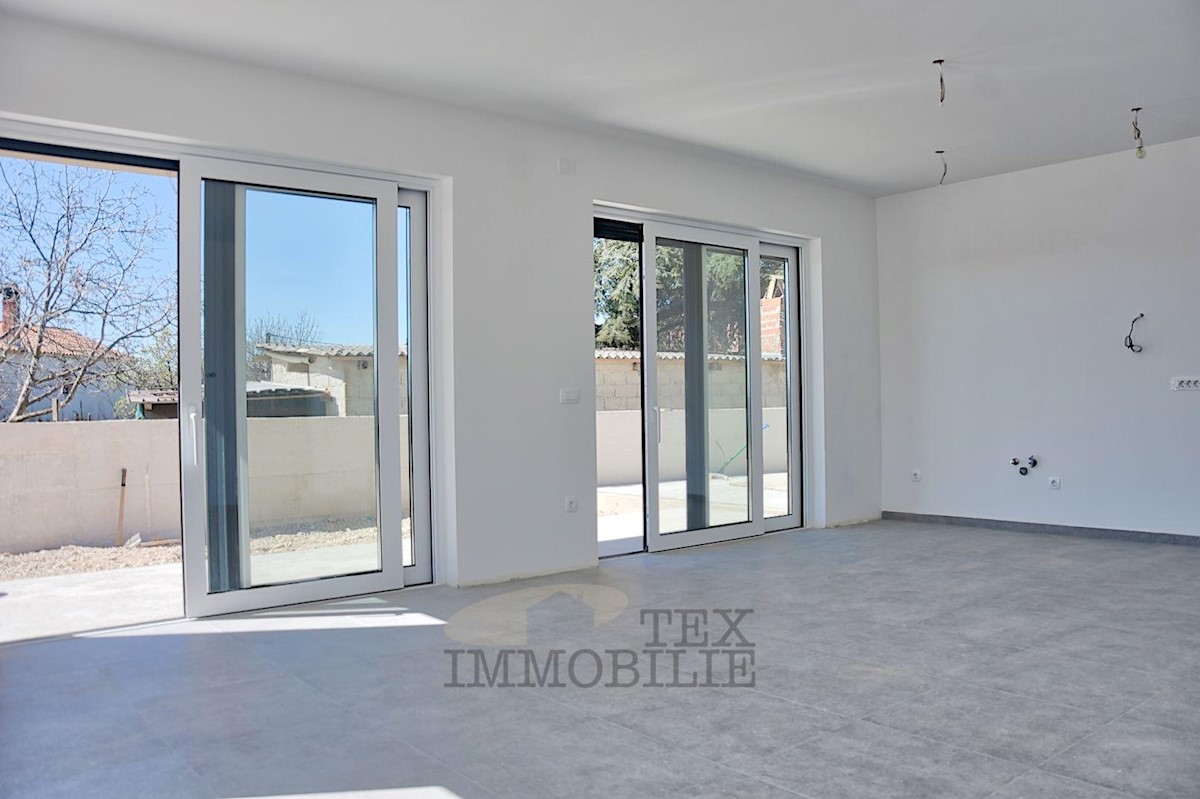 Poreč area, new building, two-story apartment with swimming pool