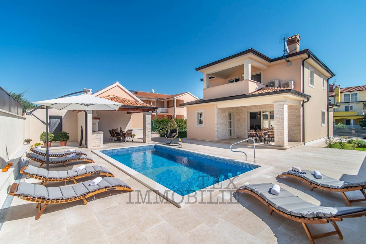 Poreč, modern villa with pool near the city and the sea
