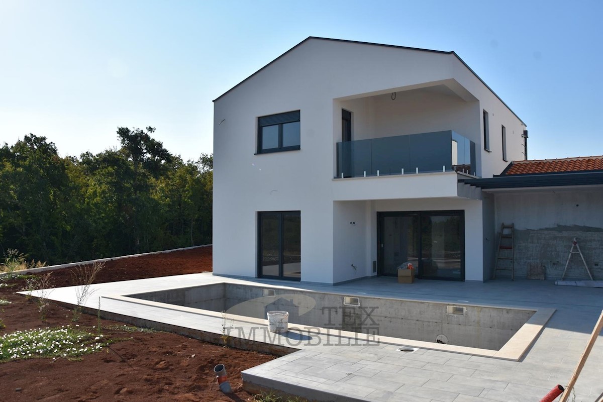 Poreč, semi-detached house with swimming pool 5 km from the sea