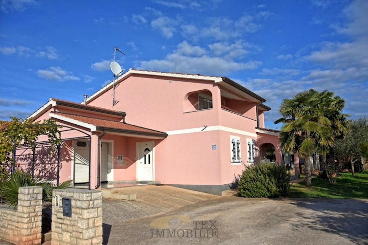 House with a large garden near Poreč