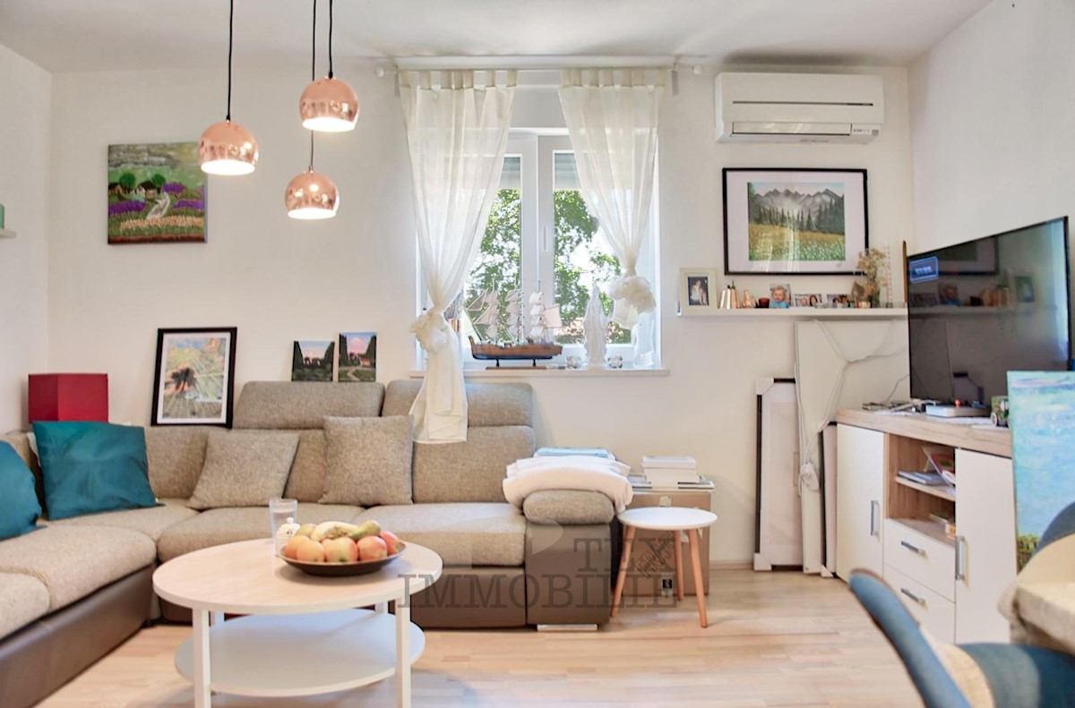 Two-story apartment in the vicinity of Poreč, 2700 meters from the sea