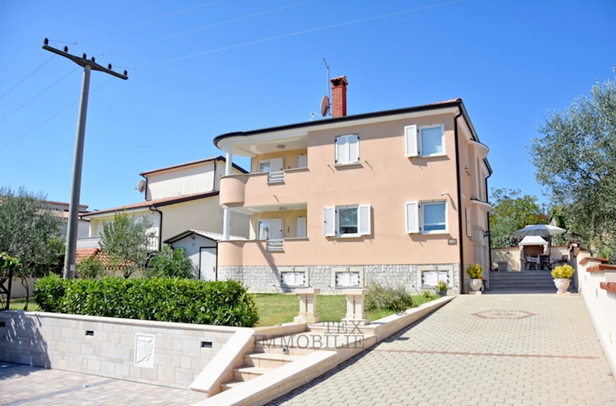 House with 4 apartments near Porec