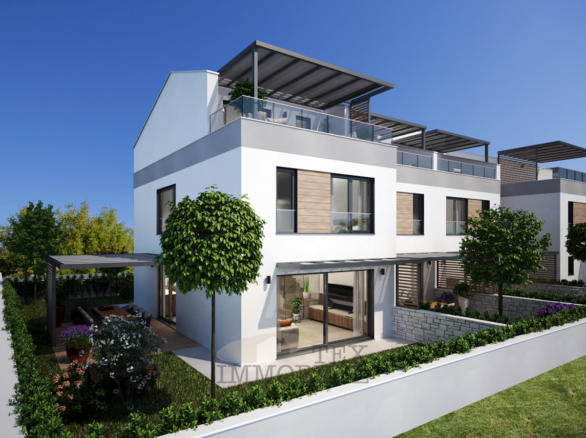 Modern terraced house in Poreč, 2 km from the sea