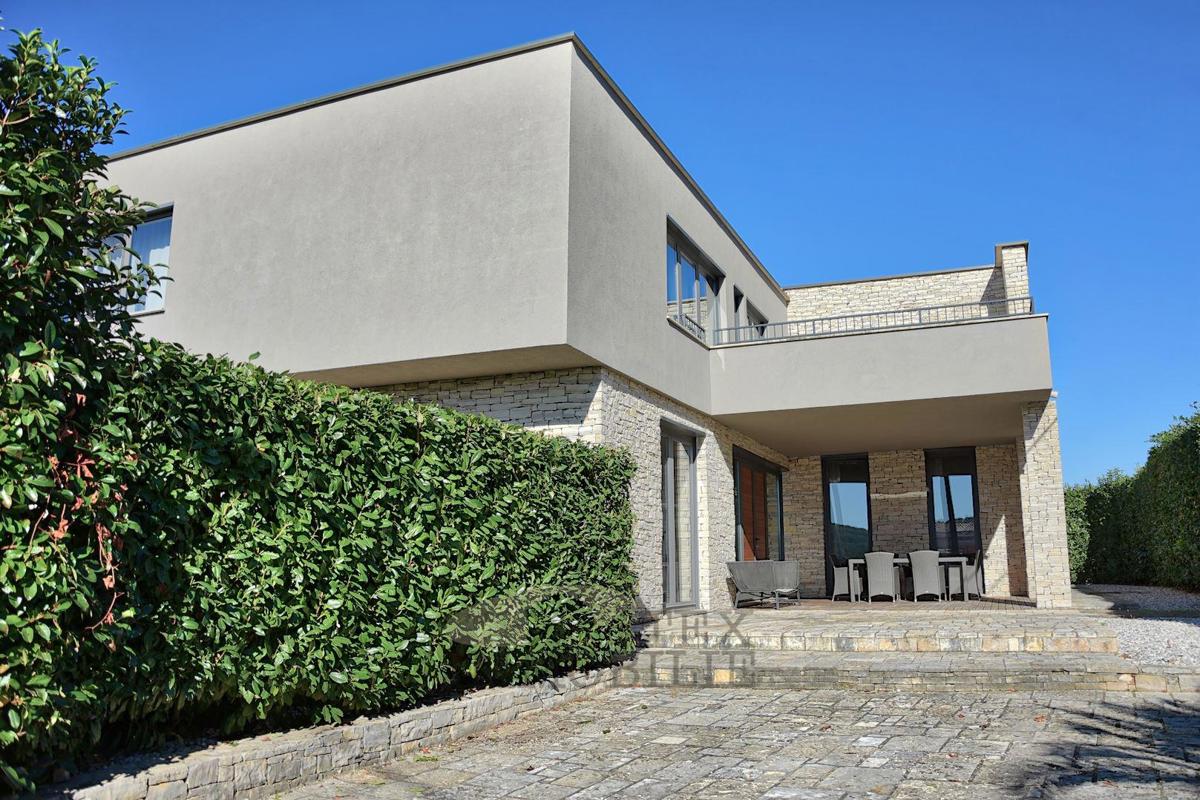 Poreč - Spacious modern villa 4 km from the sea