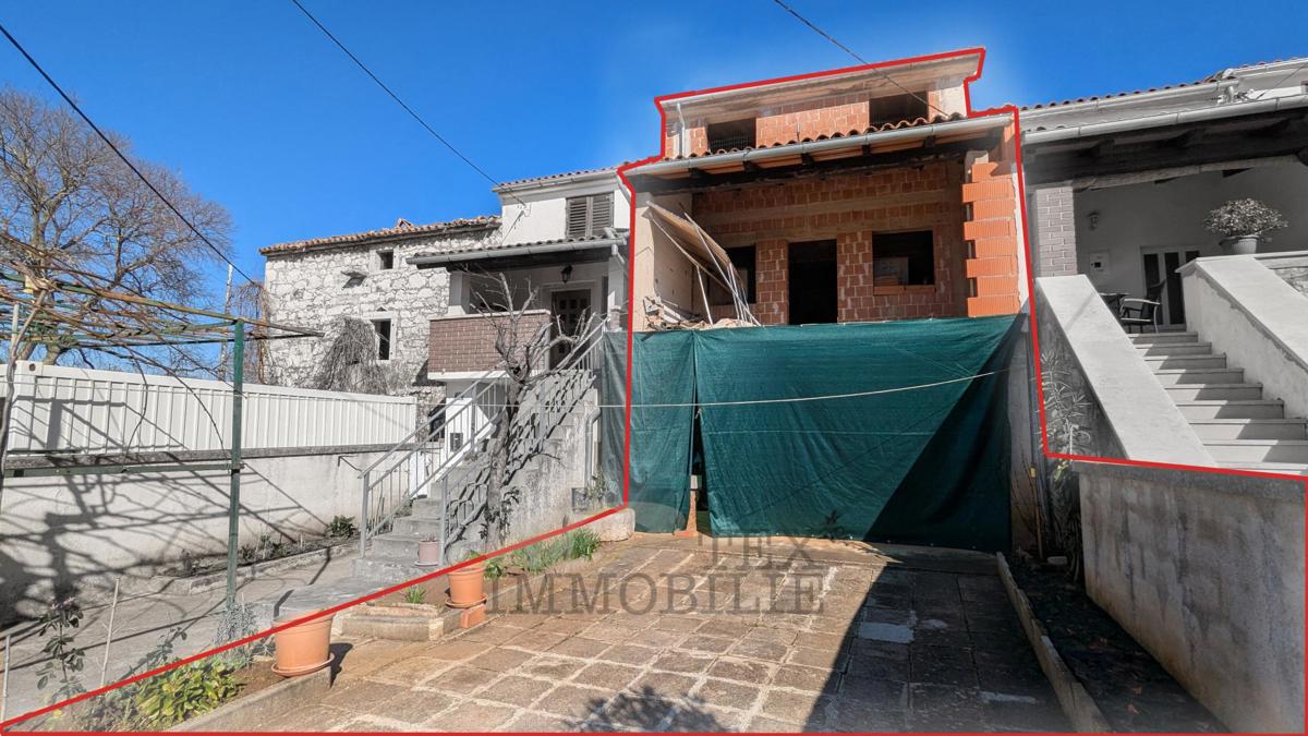 House with two residential units, 10 km from Poreč