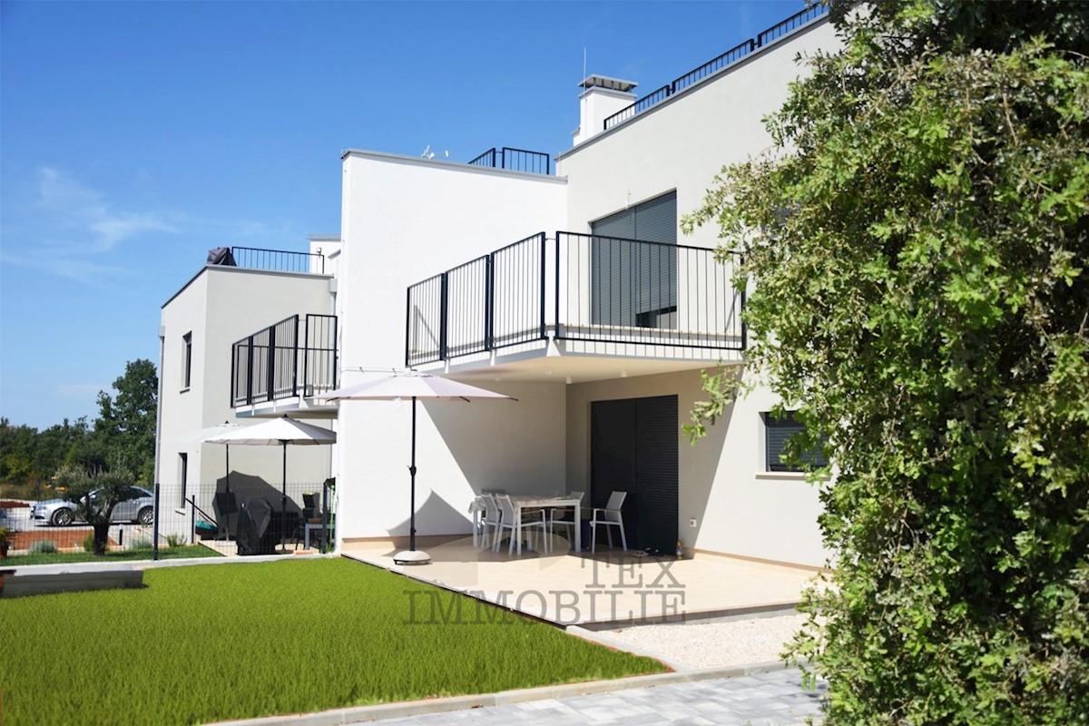 Apartment with a roof terrace in Porec 