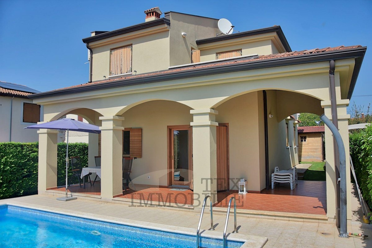 A nice house with a swimming pool near Poreč, 130m2