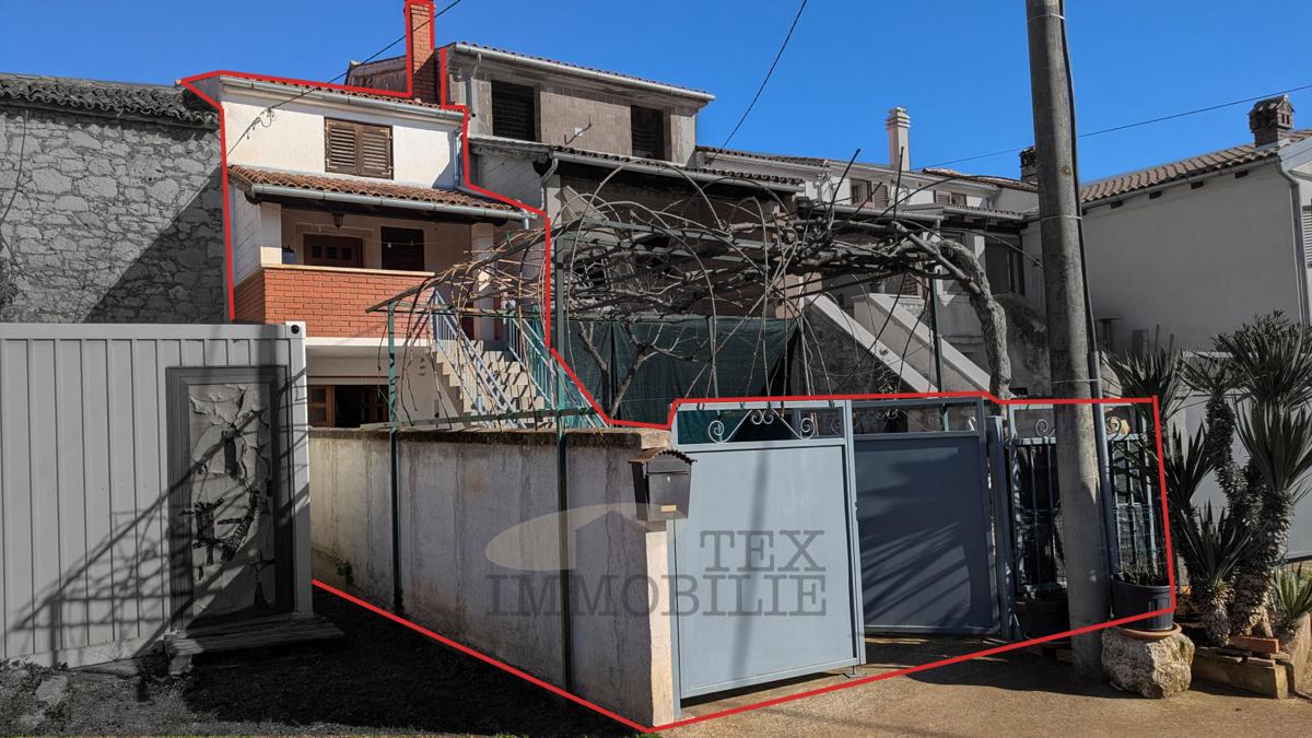 House Poreč, 204,32m2Terraced house with two residential units, 10km from Poreč