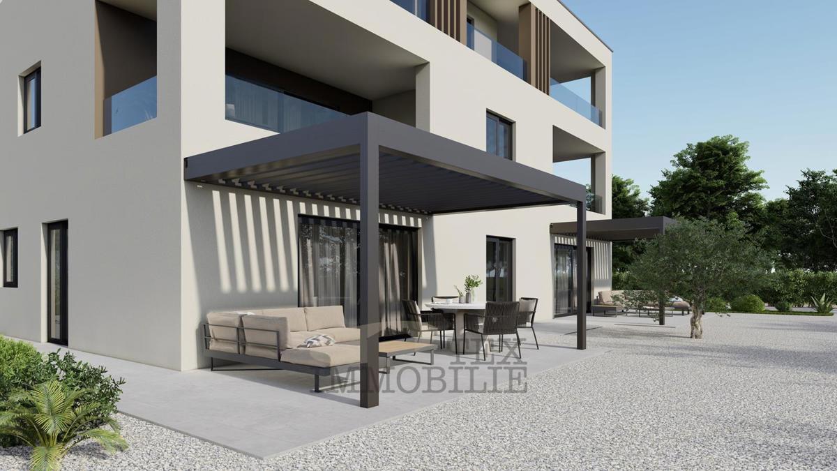POREČ, apartment with garden, NEW CONSTRUCTION, 600 m from the beach!