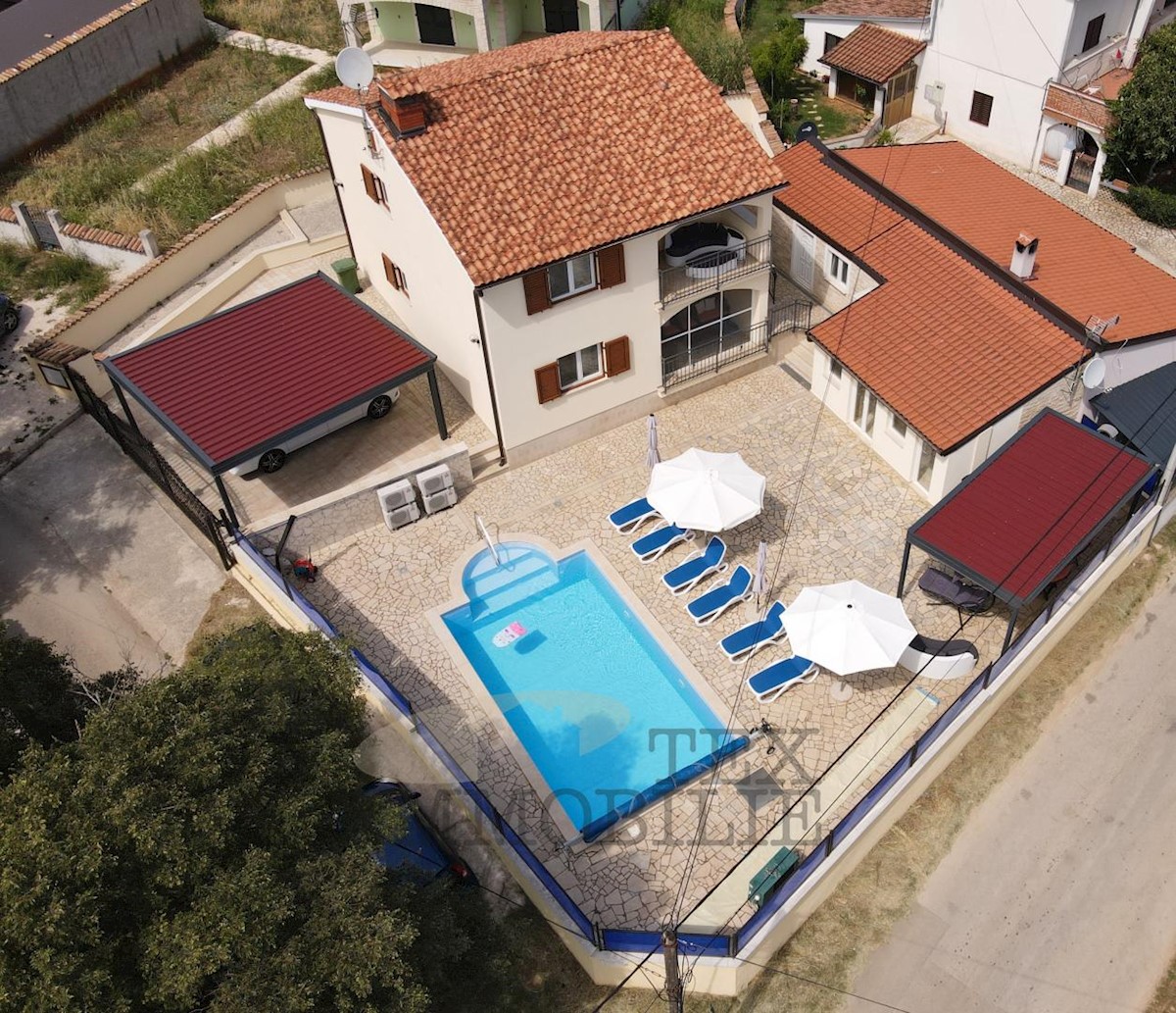 House with three apartments near Porec, 193m2