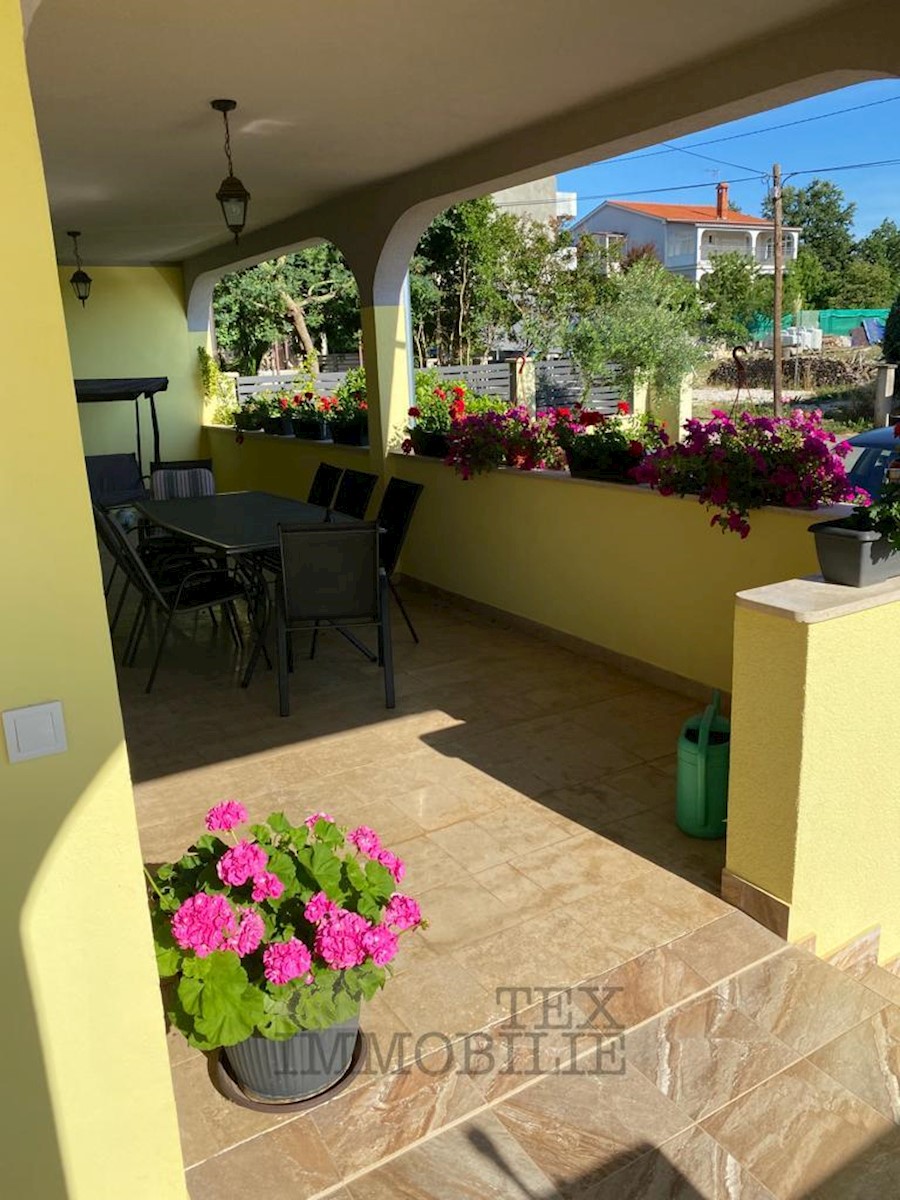 House with 5 apartments near Poreč