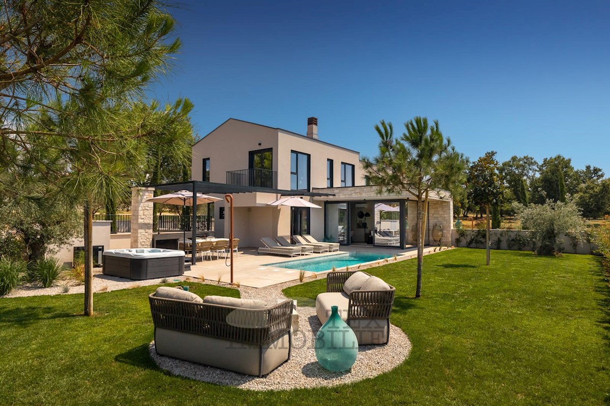 Poreč - A beautiful modern villa only 4 km from the sea