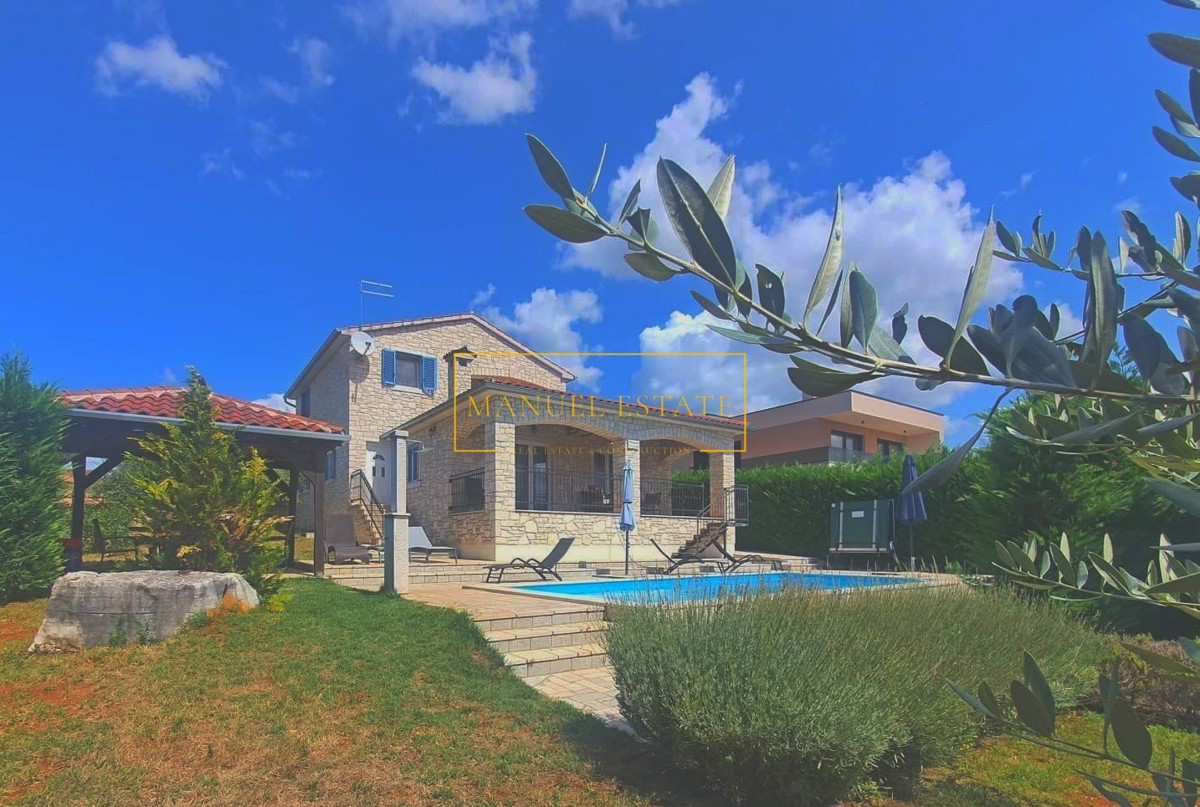 Kamena vila s bazenom na mirnoj lokaciji, Poreč