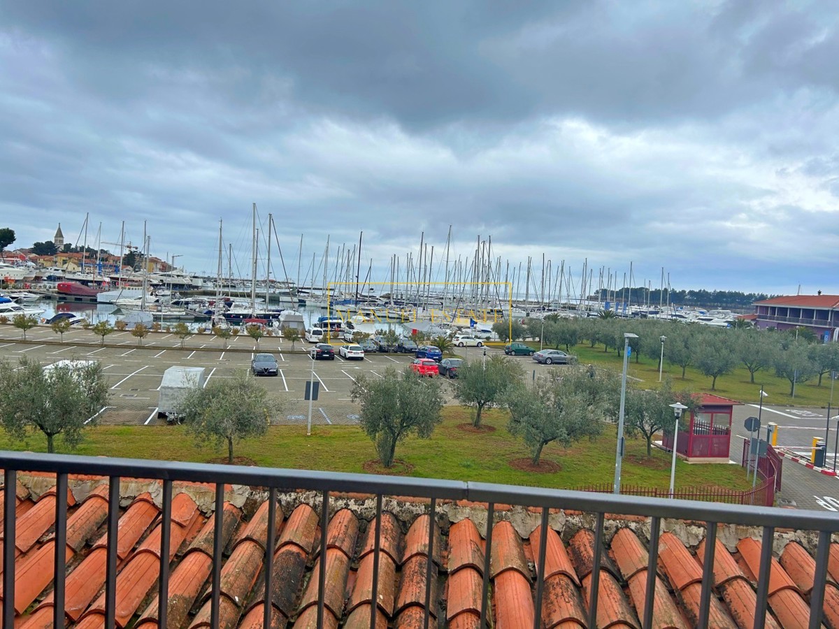 Trosoban stan sa panoramskim pogledom na more, Novigrad