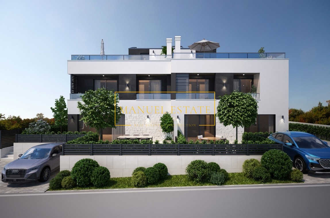 PREDIVNA MODERNA DVOJNA KUĆA 171 M² S KROVNOM TERASOM U POREČU - 2KM OD MORA, ISTRA!