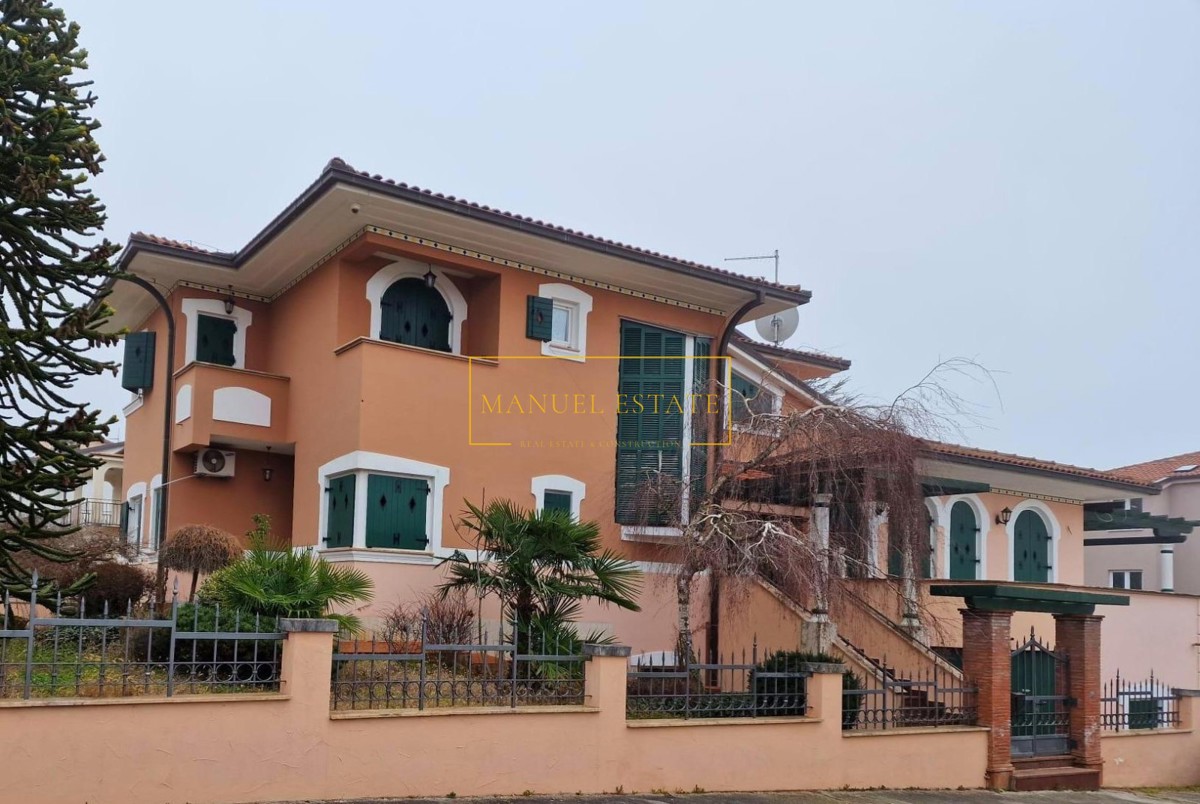 Vila 350 m2 z vrtom 783 m2, Poreč