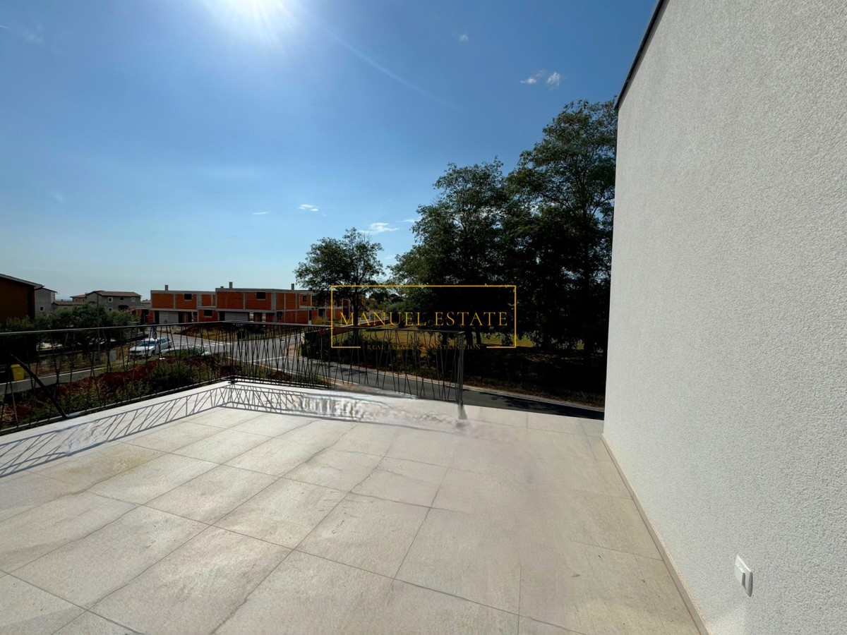 MODERNA DVOJNA VILA S BAZENOM U BLIZINI POREČA , ISTRA- VAŠ NOVI DOM IZ SNOVA!