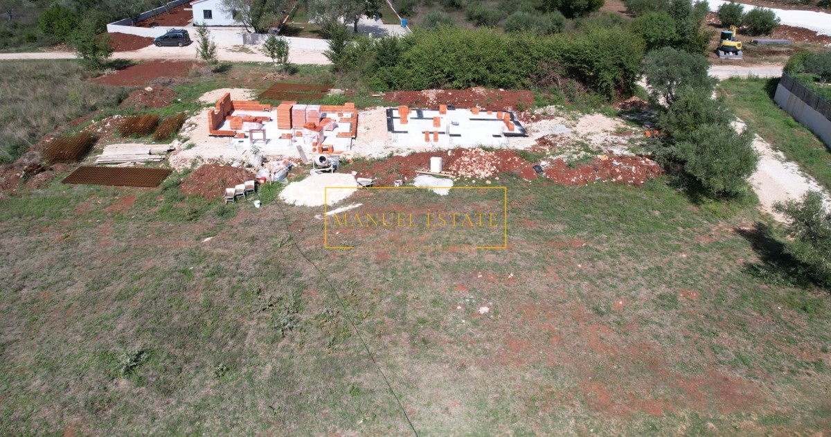 PREKRASNA DVOJNA KUĆA U POREČU, ISTRA - SAVRŠENA INVESTICIJA!