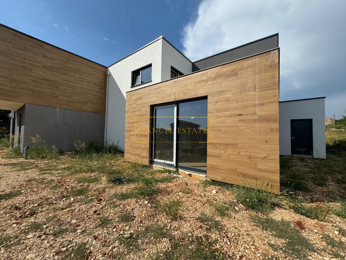 MODERNA VILA U ISTRI BLIZU POREČA S BAZENOM NA PRODAJU!